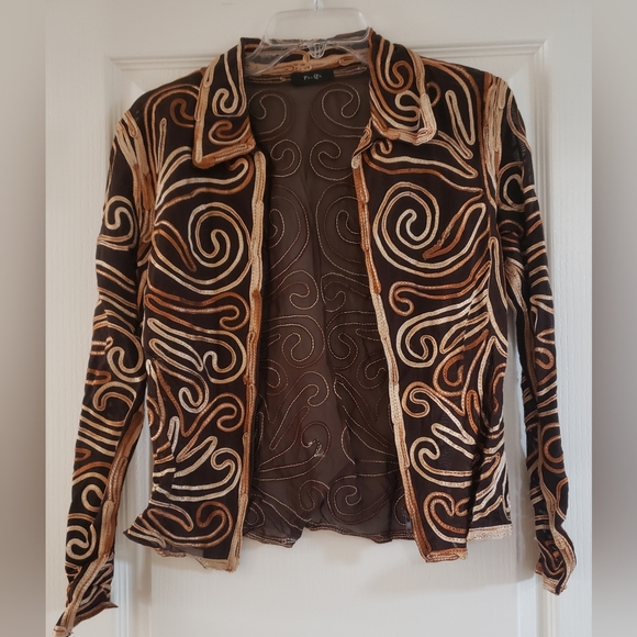 P's & Q's Gorgeous Zippered Mesh and Embroidered Top - Size M - Picture 2 of 5